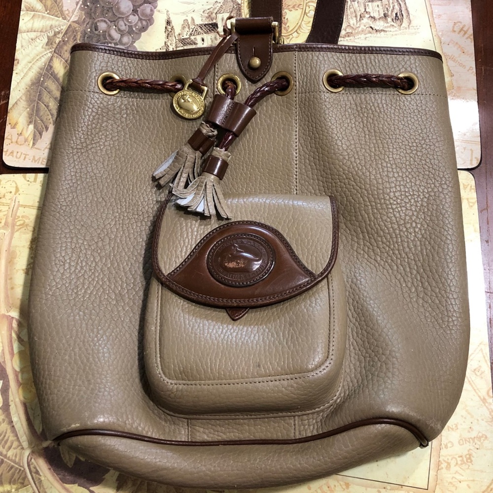 Vintage Dooney&Bourke Pebblestone Leather Slingbac